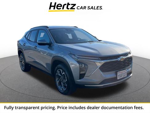 Used 2025 Chevrolet Trax LT FWD image 1