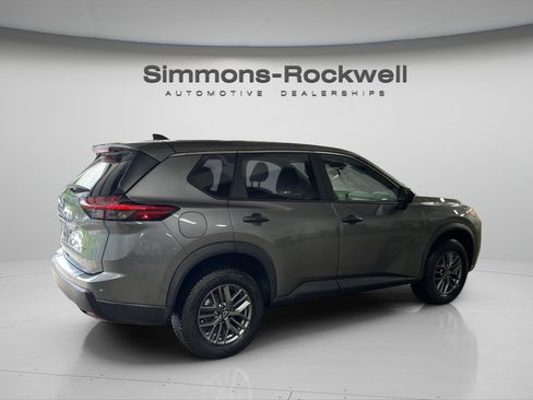 Used 2024 Nissan Rogue S AWD/4WD image 5