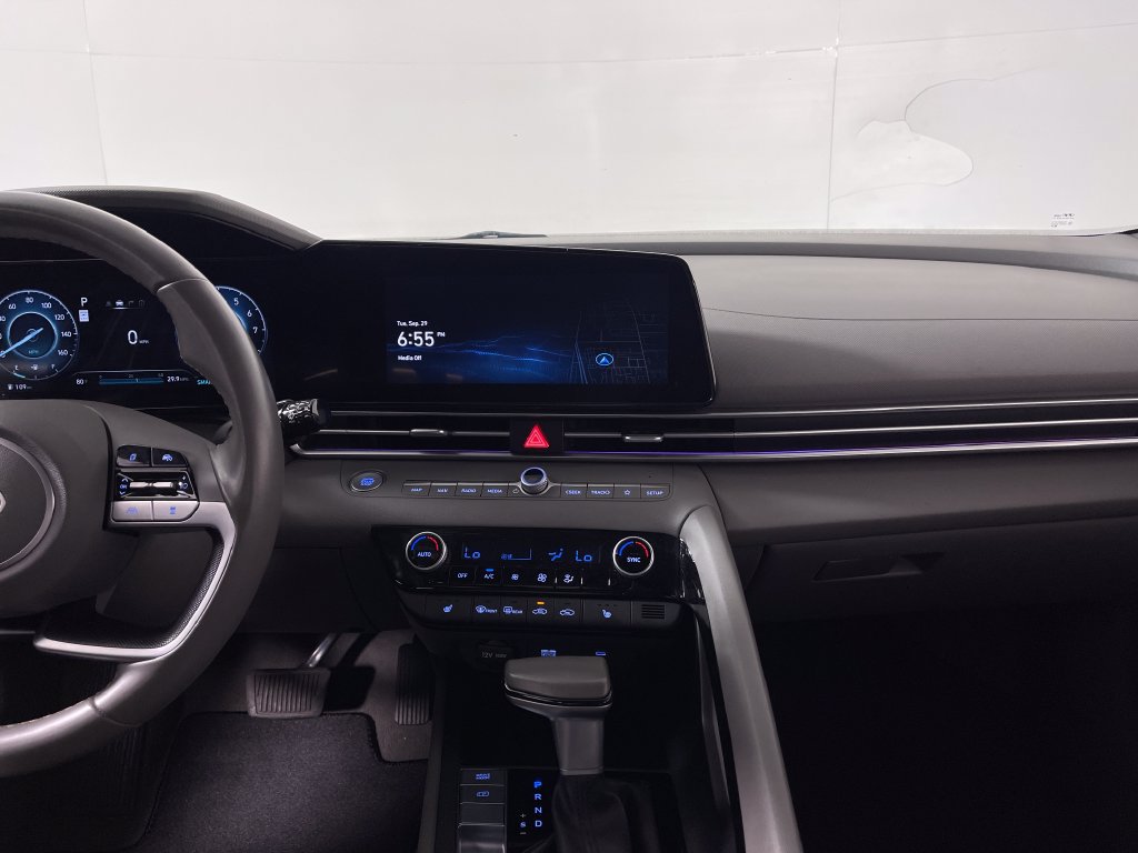 Certified 2025 Hyundai Elantra SEL FWD image 16