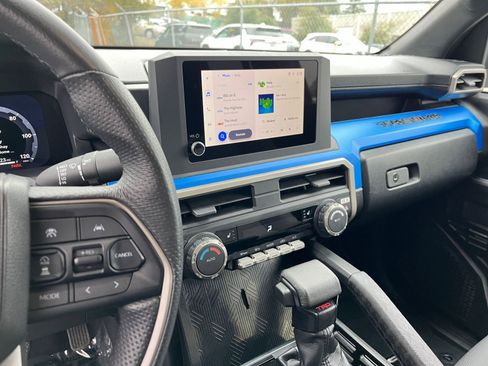 Used 2025 Toyota Tacoma TRD Off-Road image 18