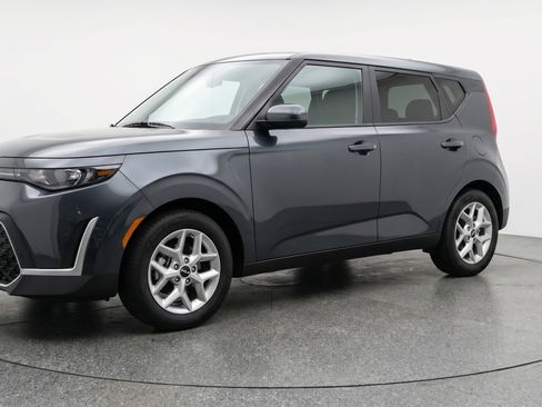Used 2025 Kia Soul LX w/ LX Technology Package FWD image 3