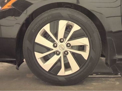 Used 2024 Nissan Altima 2.5 S image 12