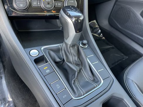 Used 2023 Volkswagen Jetta SE image 32