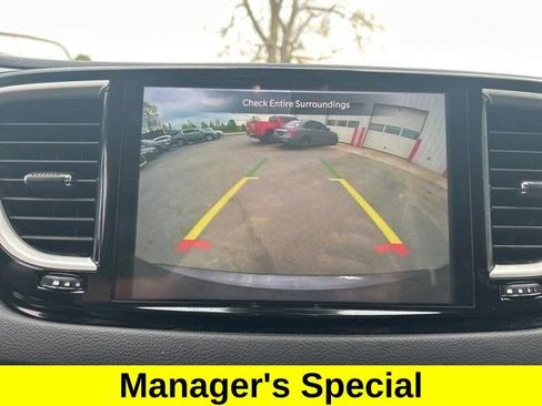 Used 2023 Chrysler Pacifica Touring-L FWD image 25