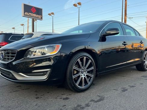 Used 2018 Volvo S60 T5 Inscription Platinum w/ Climate Package image 13