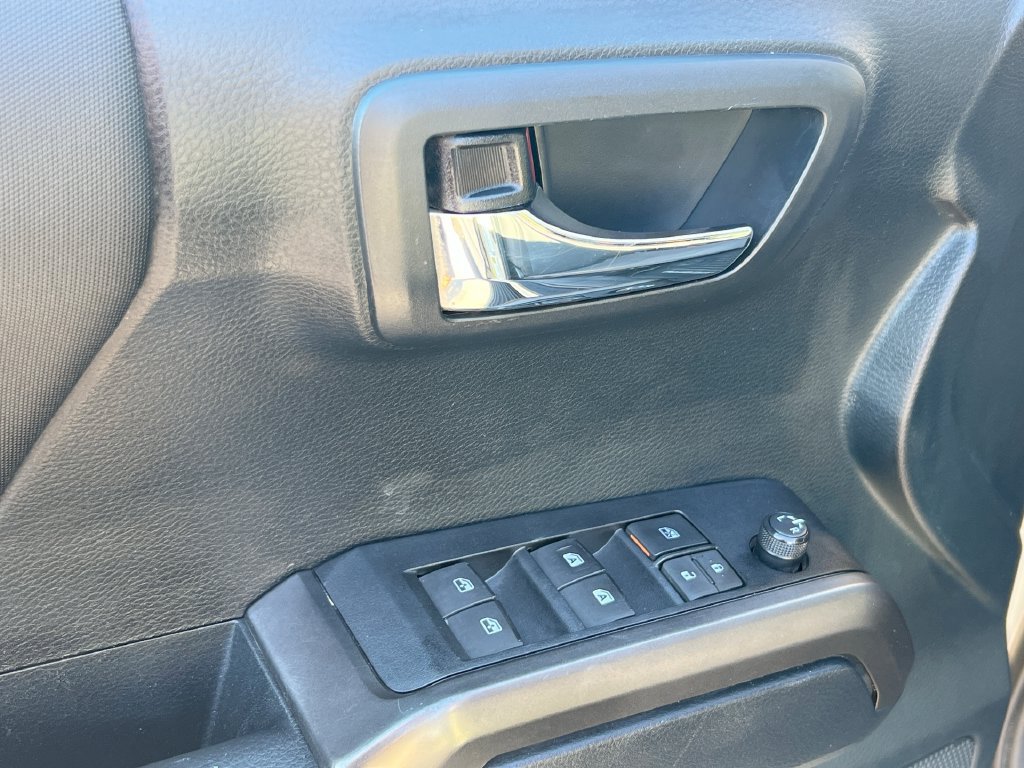 Used 2019 Toyota Tacoma TRD Sport AWD/4WD image 21