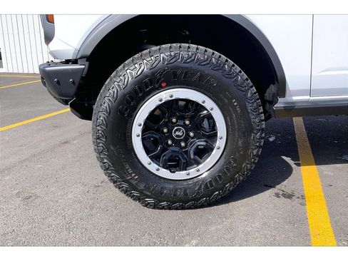 New 2025 Ford Bronco Badlands w/ Sasquatch Package image 13