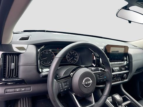 Used 2023 Nissan Pathfinder SV w/ SV Premium Package AWD/4WD image 9