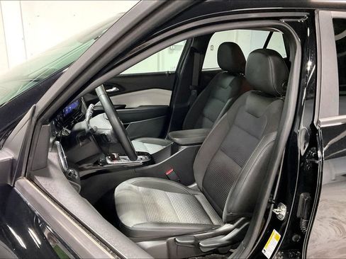 Used 2024 Chevrolet Trax LT w/ Driver Confidence Package FWD image 30