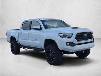 Used 2017 Toyota Tacoma TRD Sport w/ Tow Package (A/T) video 3
