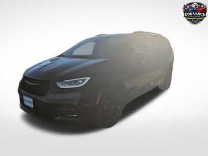 New 2026 Chrysler Pacifica Limited w/ S Appearance Package