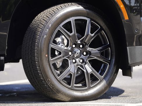 New 2026 Chevrolet Suburban High Country AWD/4WD image 38