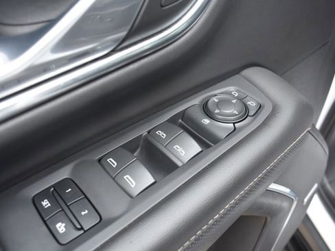Used 2024 GMC Yukon SLT RWD image 12