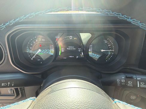 Used 2025 Jeep Wrangler Unlimited Rubicon 4xe AWD/4WD image 29