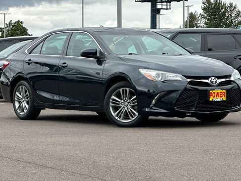 Used 2016 Toyota Camry SE FWD image 2