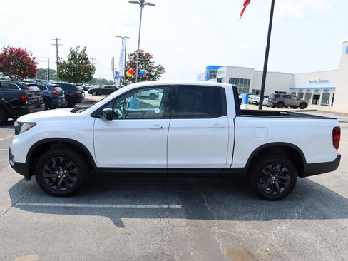 Certified 2024 Honda Ridgeline Sport image 9