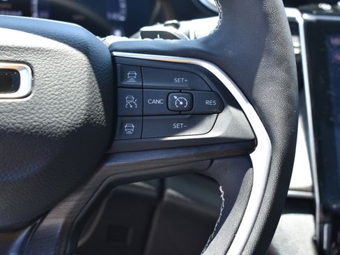 New 2025 Jeep Grand Cherokee Limited w/ Luxury Tech Group II RWD image 14