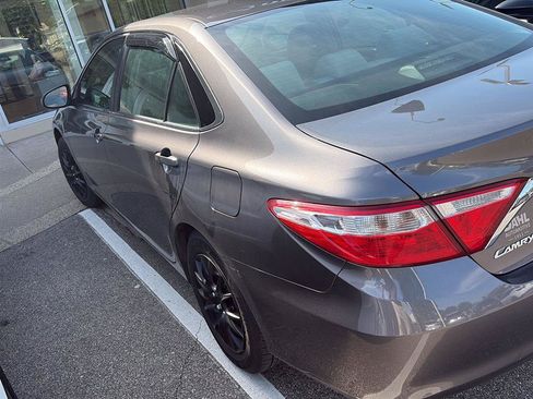 Used 2015 Toyota Camry LE FWD image 12