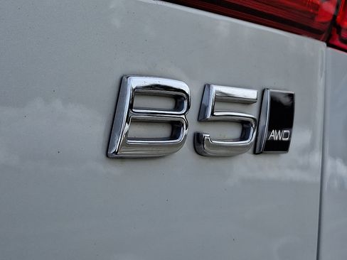 Certified 2022 Volvo XC60 B5 Momentum w/ Climate Package image 32