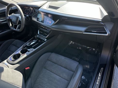 Used 2022 Audi e-tron GT Prestige w/ Prestige Package image 12