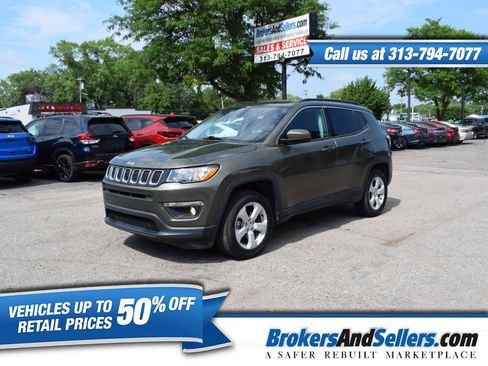 Used 2018 Jeep Compass Latitude w/ Popular Equipment Group AWD/4WD image 1