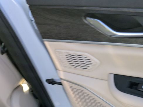 New 2025 Jeep Grand Cherokee Limited image 28