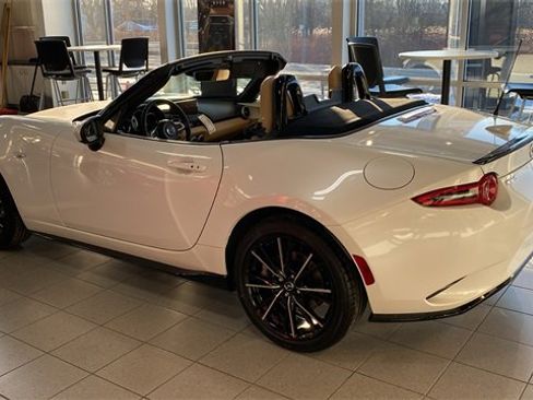New 2025 MAZDA MX-5 Miata Grand Touring w/ Appearance Package image 4