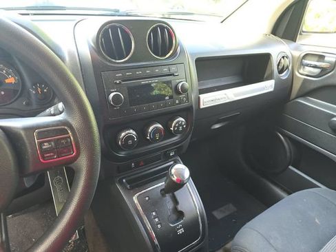 Used 2014 Jeep Compass Sport FWD image 20