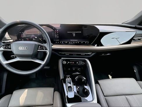 Used 2025 Audi Q5 Premium Plus w/ Premium Plus AWD/4WD image 15