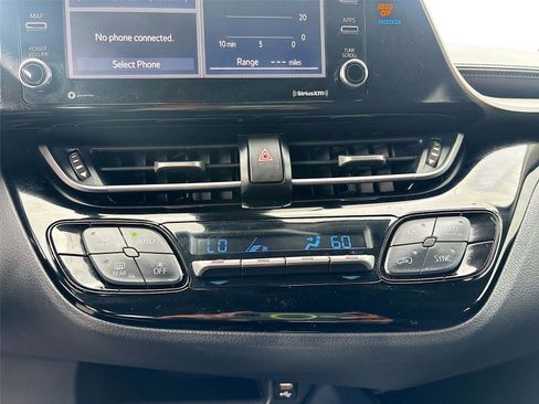 Used 2020 Toyota C-HR LE image 16