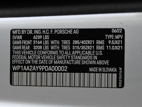 Used 2023 Porsche Cayenne Platinum Edition image 31