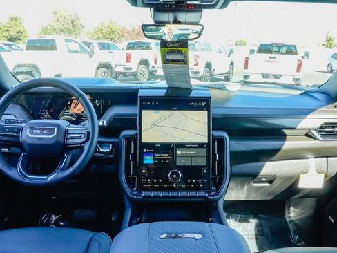 New 2026 GMC Yukon XL AT4 w/ AT4 Premium Package AWD/4WD image 11