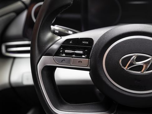 Used 2021 Hyundai Elantra Limited image 7