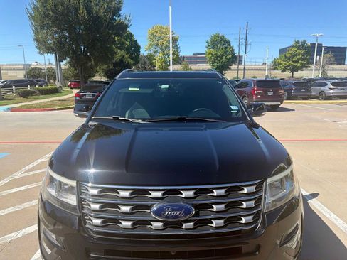 Used 2017 Ford Explorer Limited FWD image 2