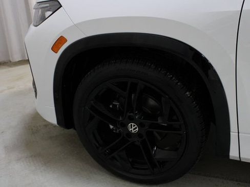 New 2026 Volkswagen Tiguan SE R-Line FWD image 27