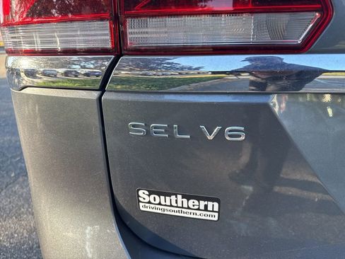 Used 2021 Volkswagen Atlas SEL R-Line image 11