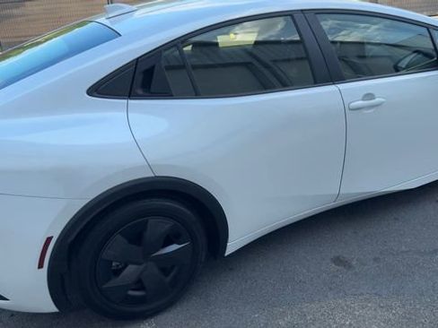 Used 2025 Toyota Prius LE FWD image 15