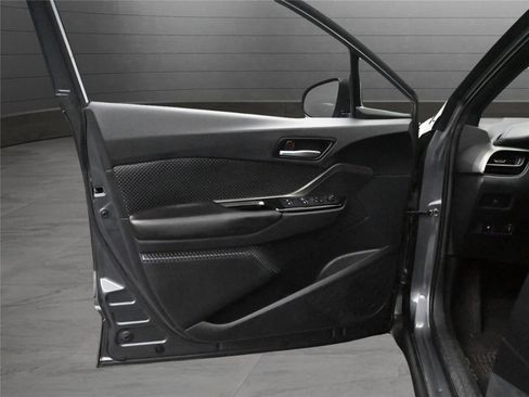 Used 2019 Toyota C-HR XLE image 8