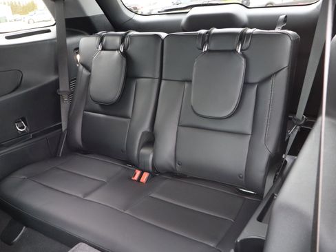 Used 2023 Ford Explorer XLT w/ Equipment Group 202A image 11