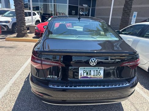 Used 2021 Volkswagen Jetta SE w/ SE Cold Weather Package FWD image 8