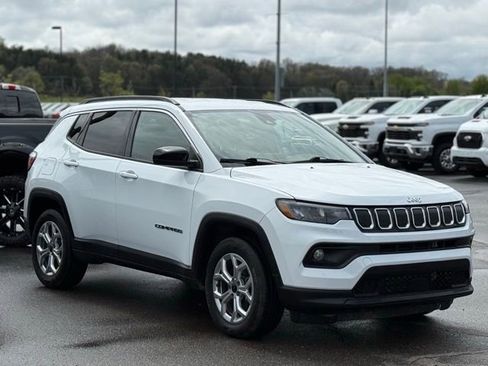 Used 2025 Jeep Compass Latitude AWD/4WD image 37