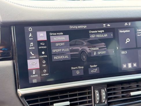 Used 2020 Porsche Cayenne Turbo image 34