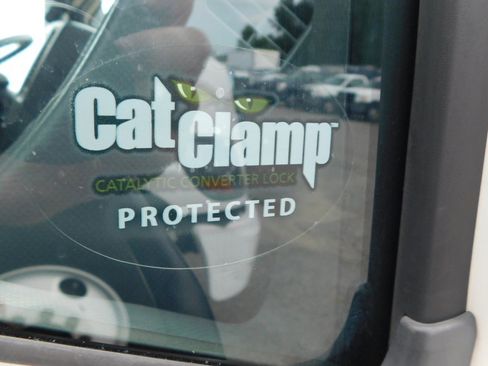 Used 2020 Isuzu NPR image 39