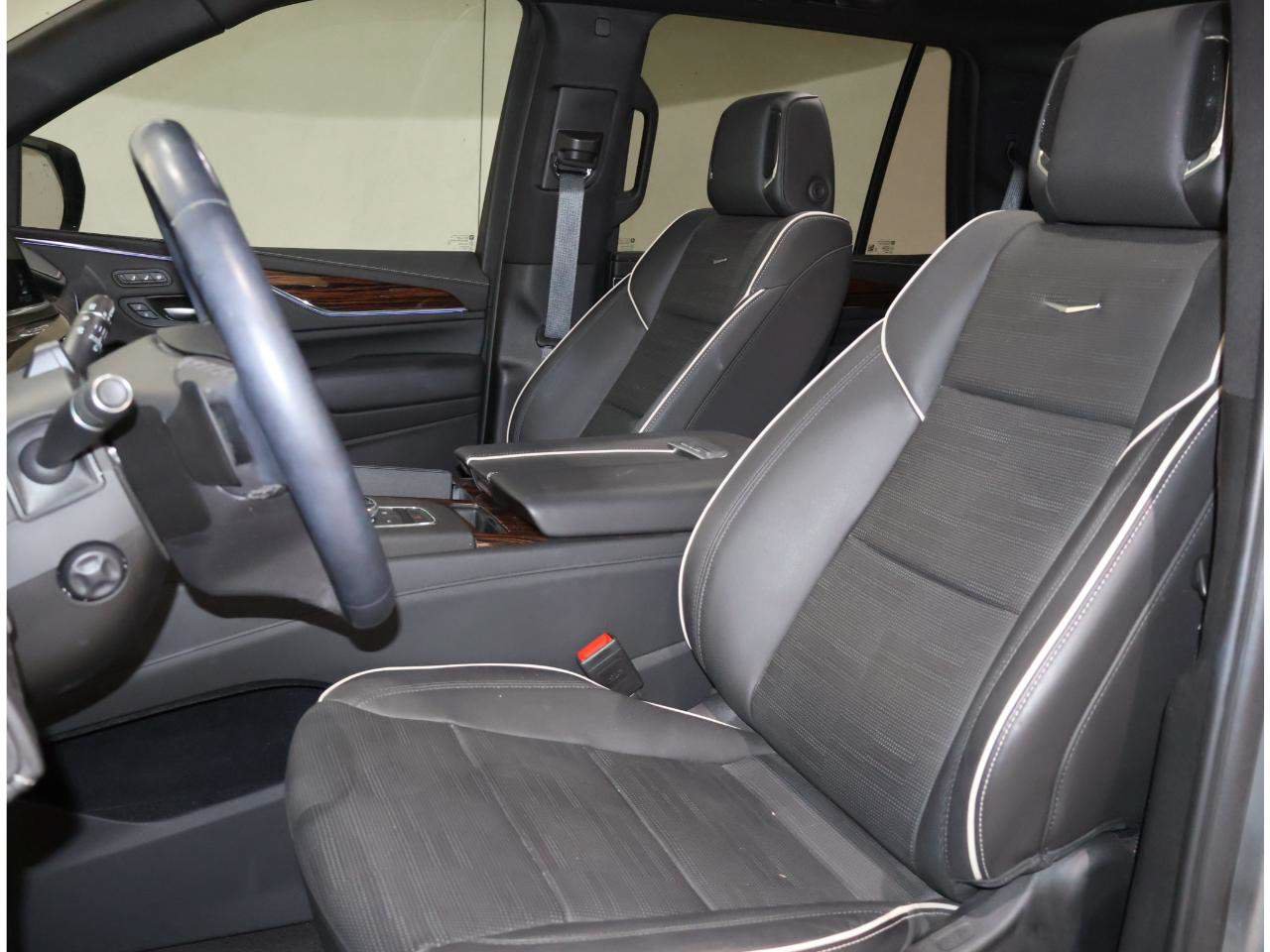 Used 2024 Cadillac Escalade Premium Luxury w/ Performance Package AWD/4WD image 11