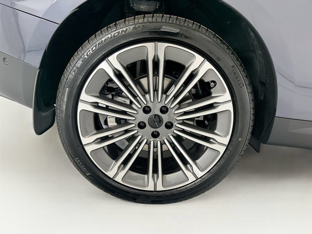 New 2026 Land Rover Range Rover Sport SE AWD/4WD image 32