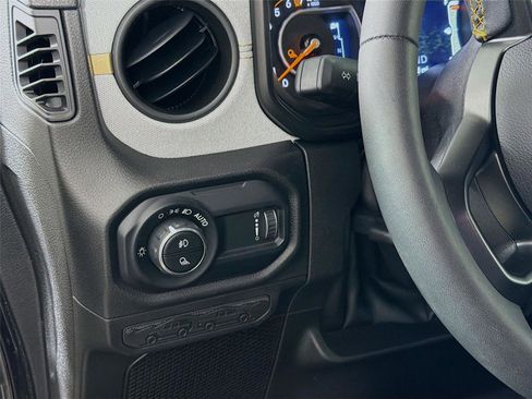 Used 2025 Jeep Gladiator Willys image 10