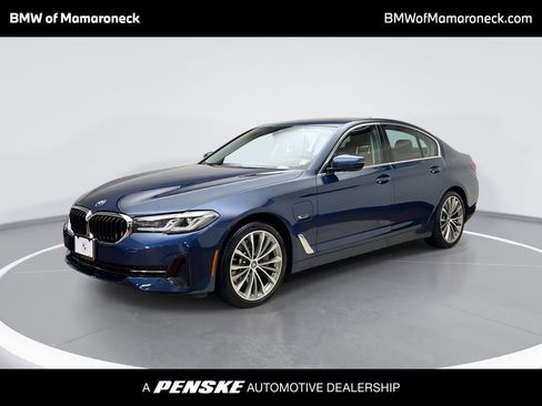 Certified 2022 BMW 530e xDrive w/ Premium Package image 1