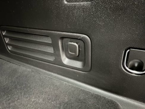 Certified 2023 Chevrolet Traverse LT w/ LT Premium Package image 33