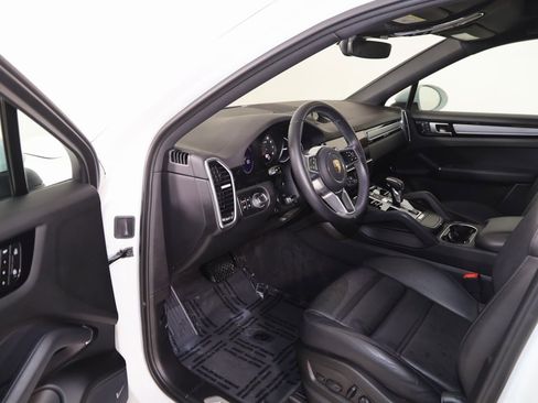 Used 2023 Porsche Cayenne Coupe image 97