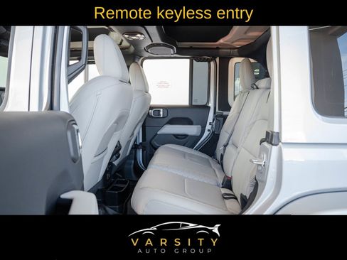 Used 2022 Jeep Wrangler Unlimited Sahara image 24